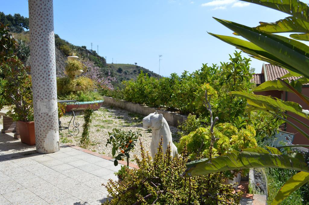 Pupi Catania Etna B&B - #Viaggiosiciliano Aci Castello Exterior photo