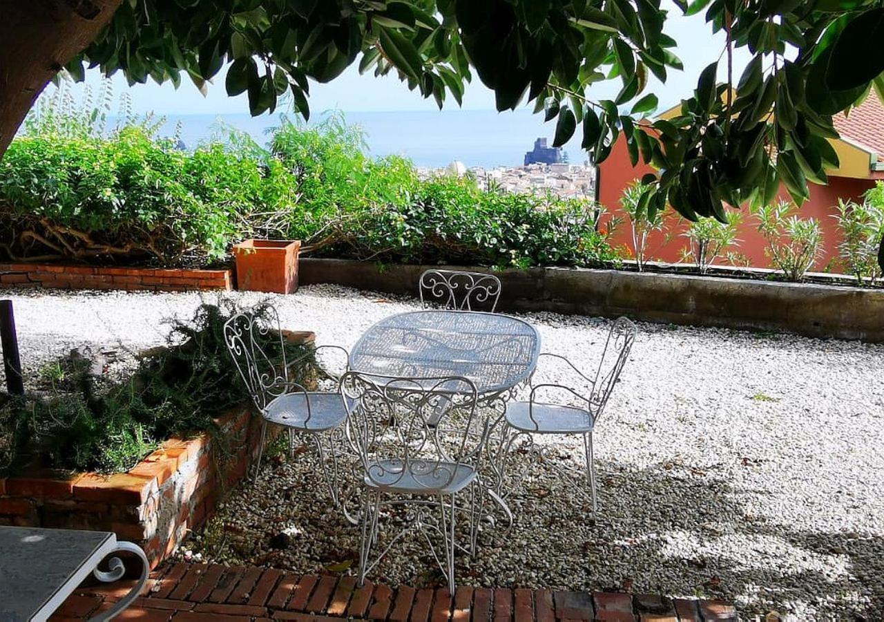 Pupi Catania Etna B&B - #Viaggiosiciliano Aci Castello Exterior photo